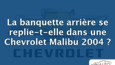 La banquette arrière se replie-t-elle dans une Chevrolet Malibu 2004 ?